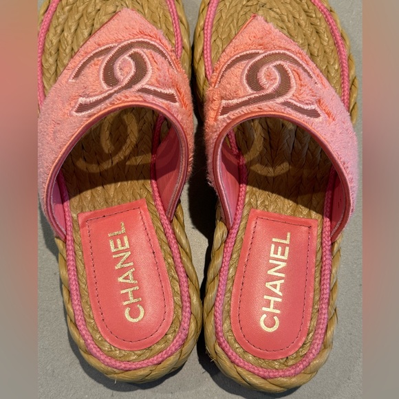 WB Chanel pink terry cloth and raffia sandals size 38 - Picture 11 of 16